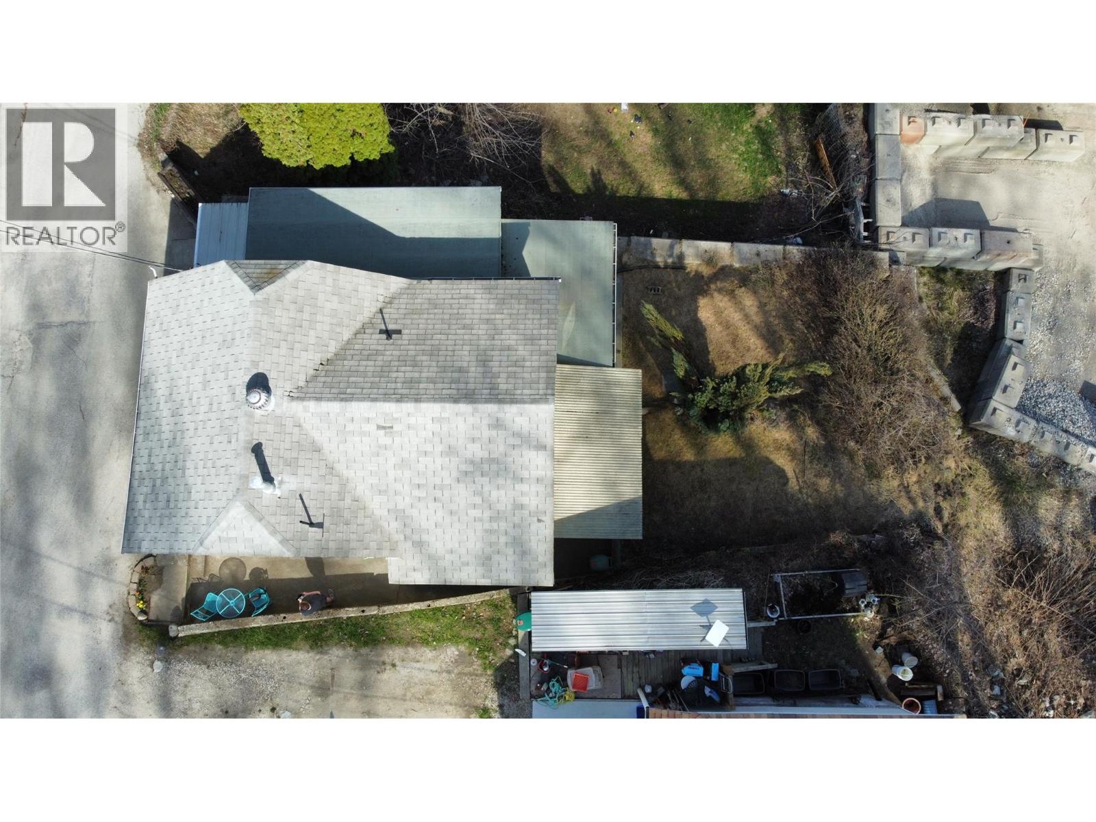 521 TURNER Street, Warfield