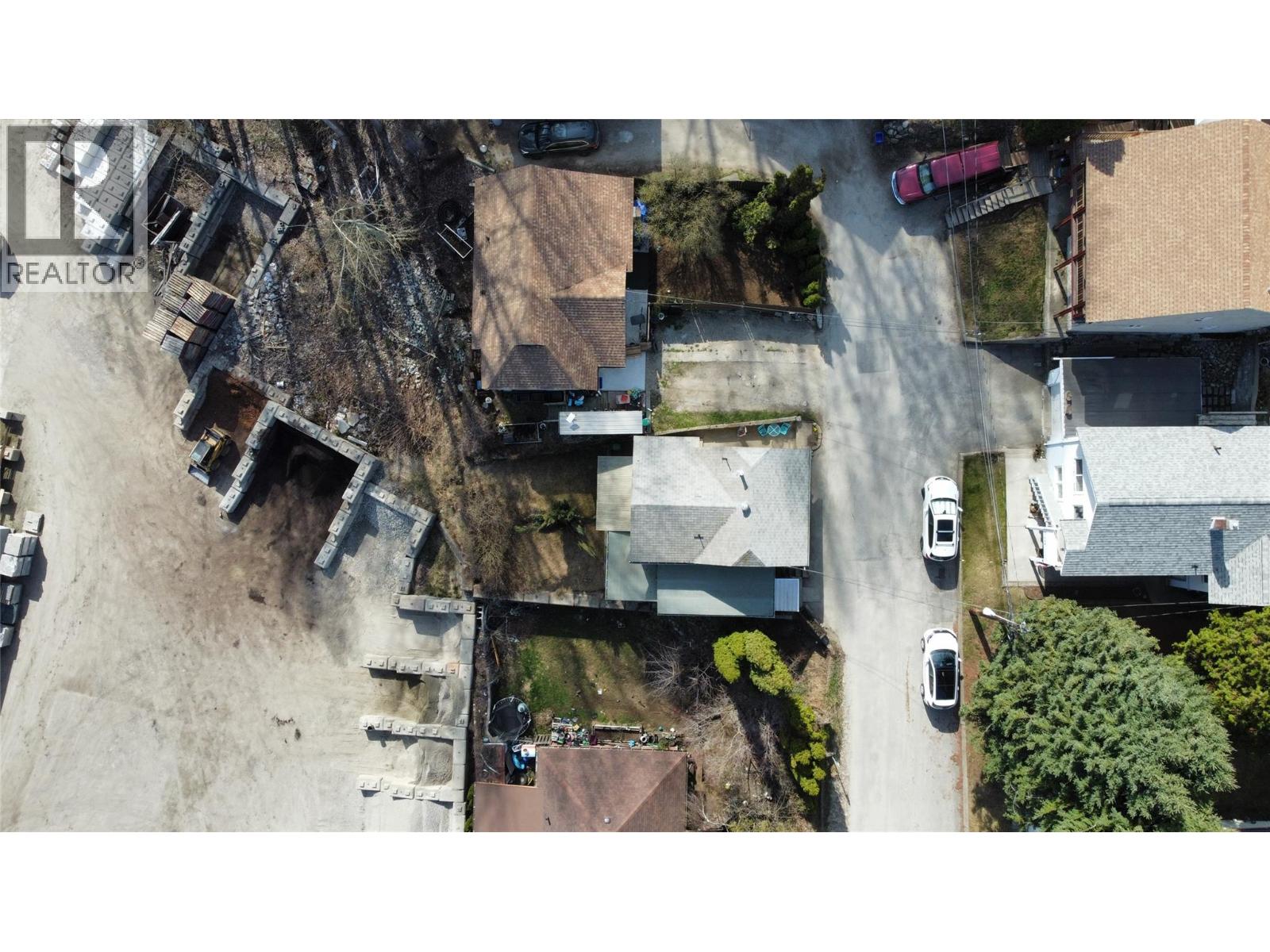 521 TURNER Street, Warfield