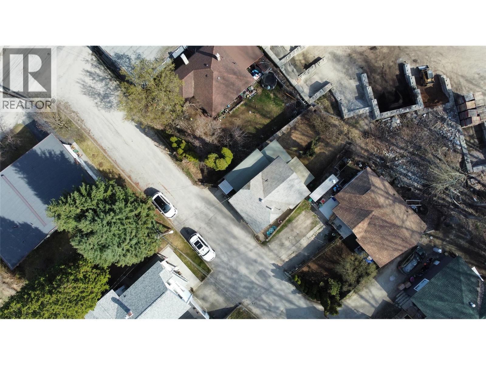 521 TURNER Street, Warfield