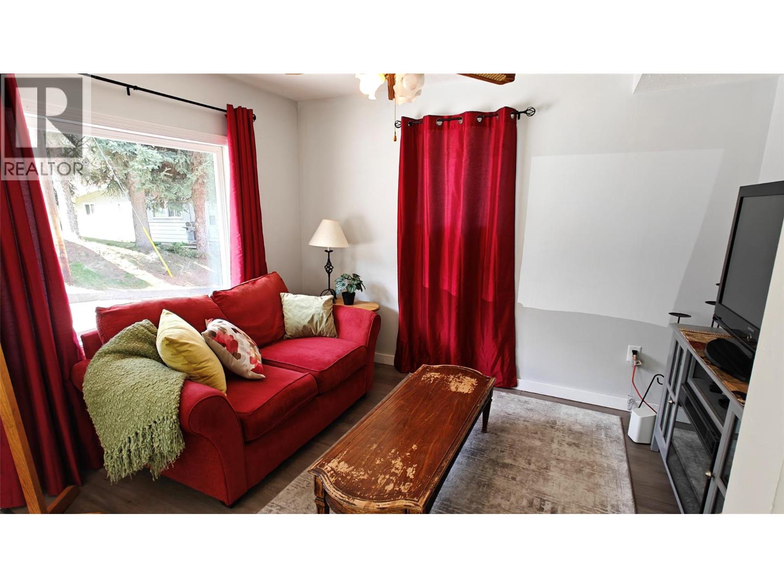 521 TURNER Street, Warfield