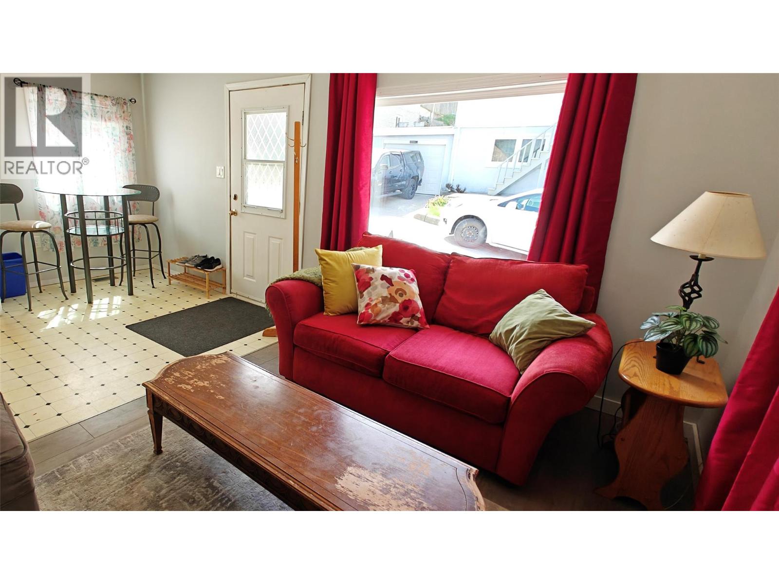 521 TURNER Street, Warfield