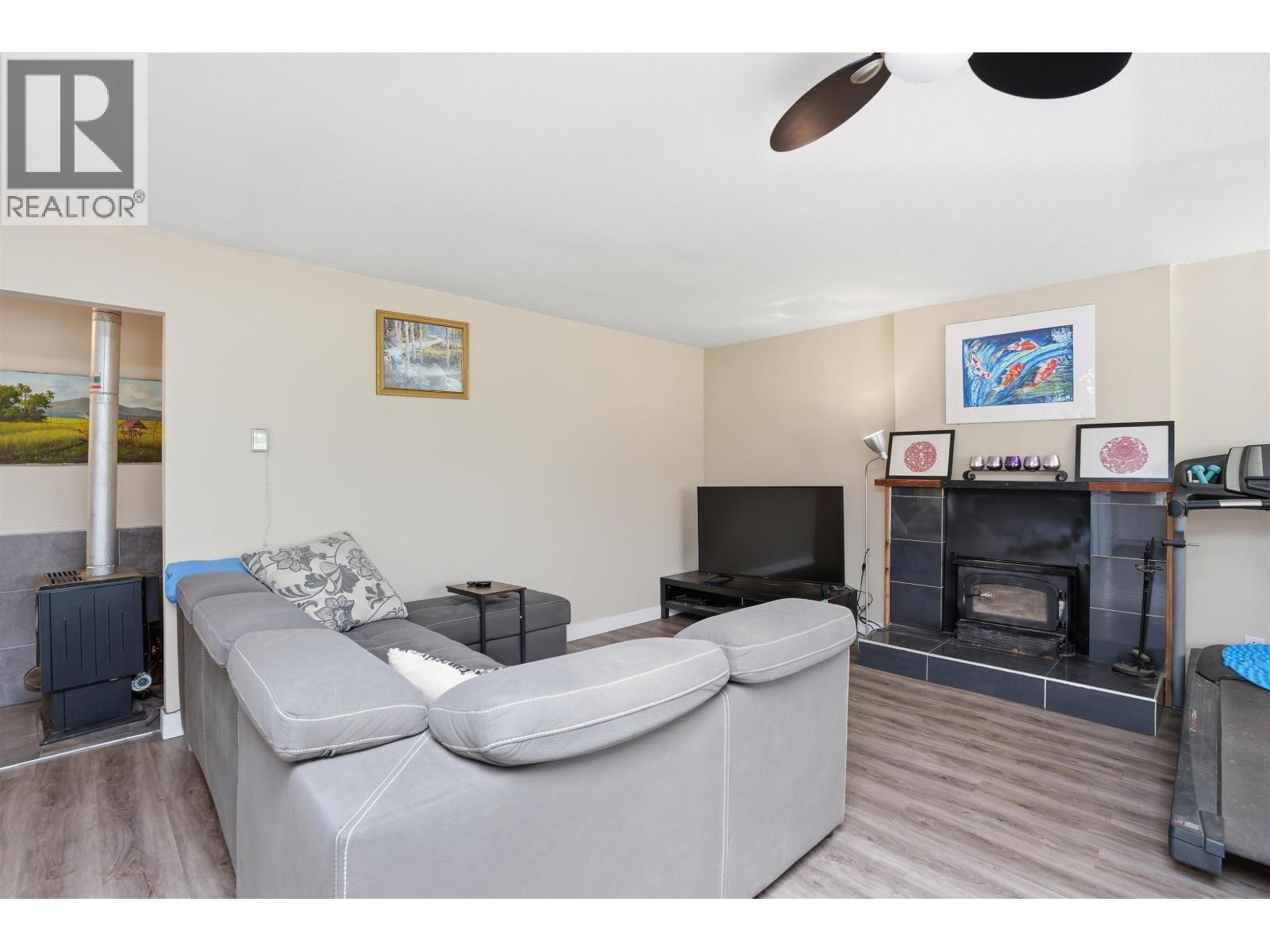 5707 MEDUSA STREET, Sechelt