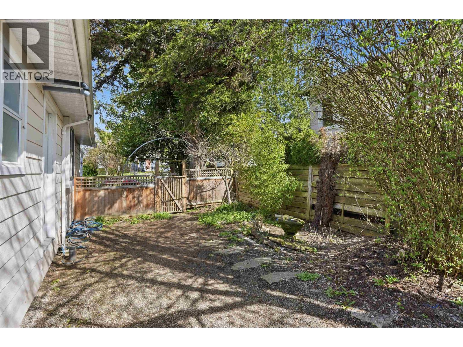 5707 MEDUSA STREET, Sechelt