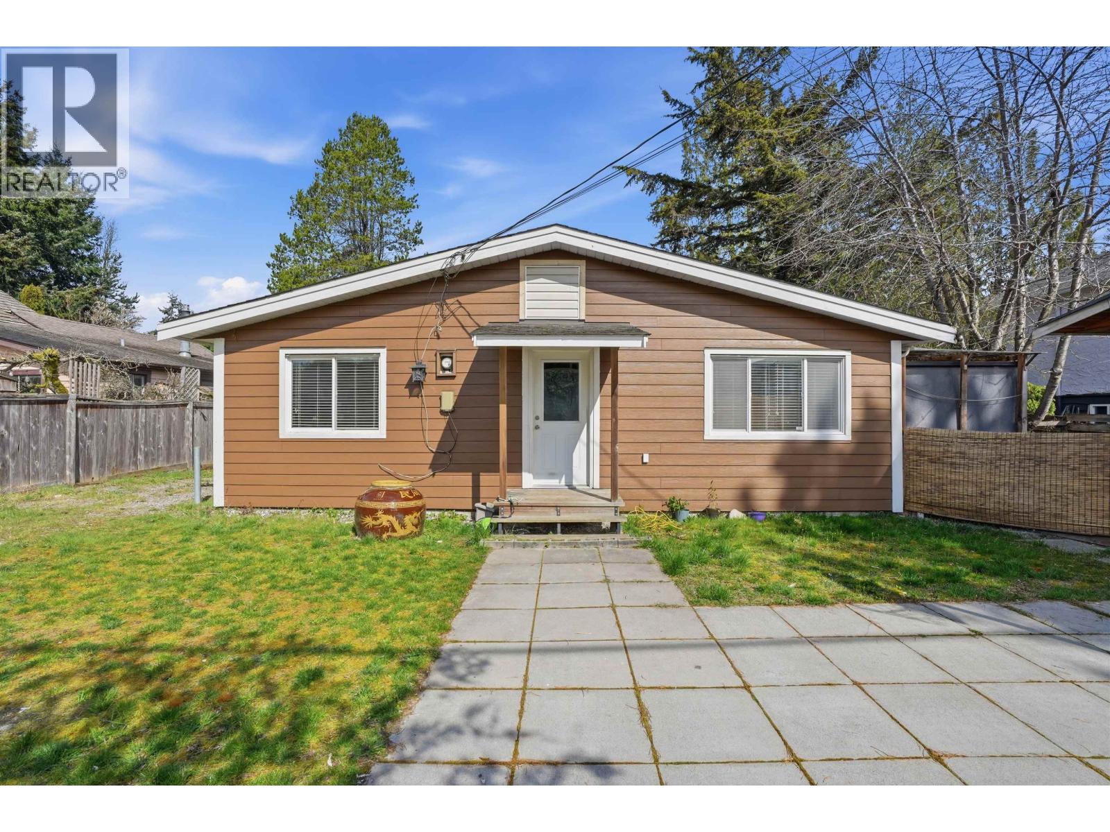 5707 MEDUSA STREET, Sechelt