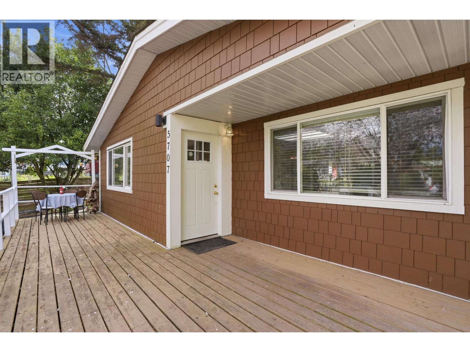 5707 MEDUSA STREET, Sechelt