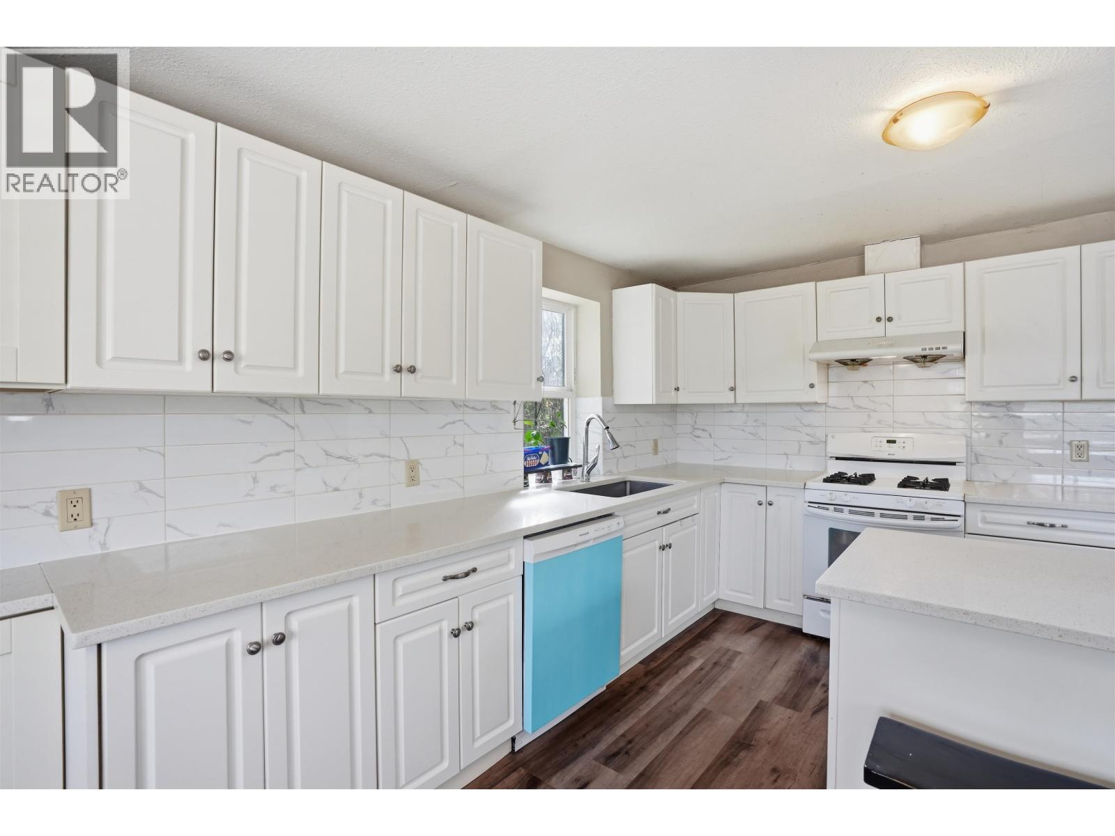 5707 MEDUSA STREET, Sechelt