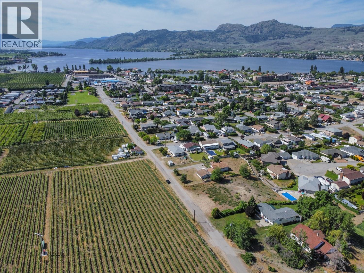 7010 TAMARACK Drive, Osoyoos
