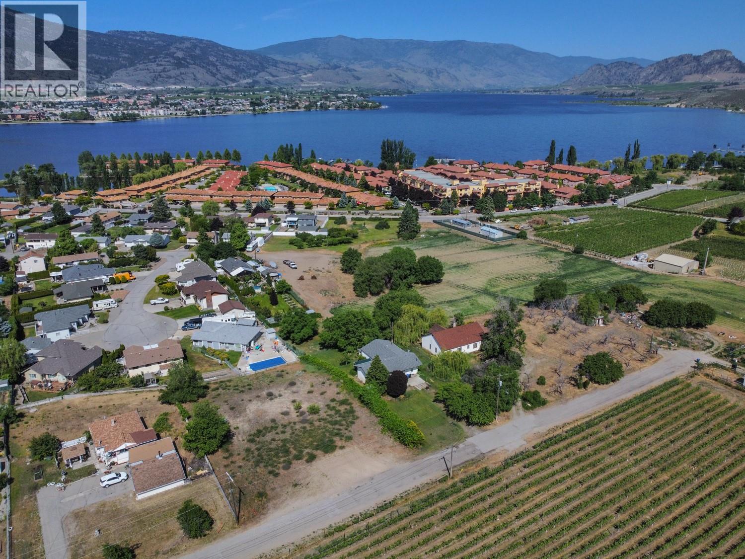 7010 TAMARACK Drive, Osoyoos