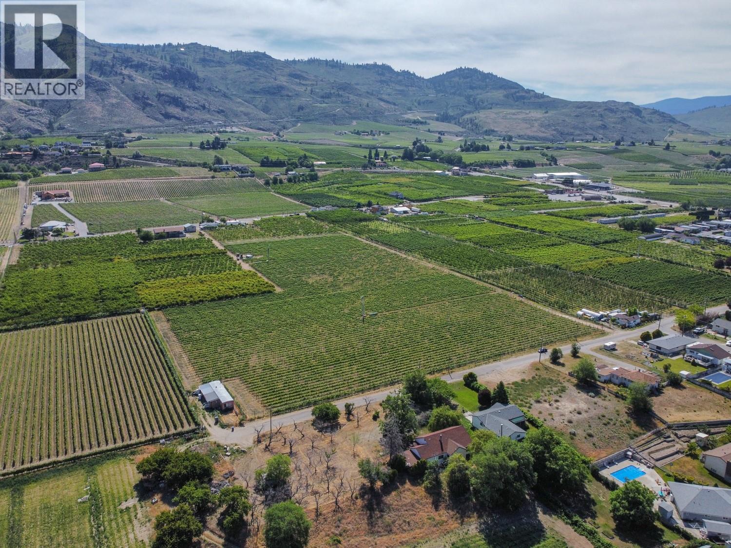 7010 TAMARACK Drive, Osoyoos