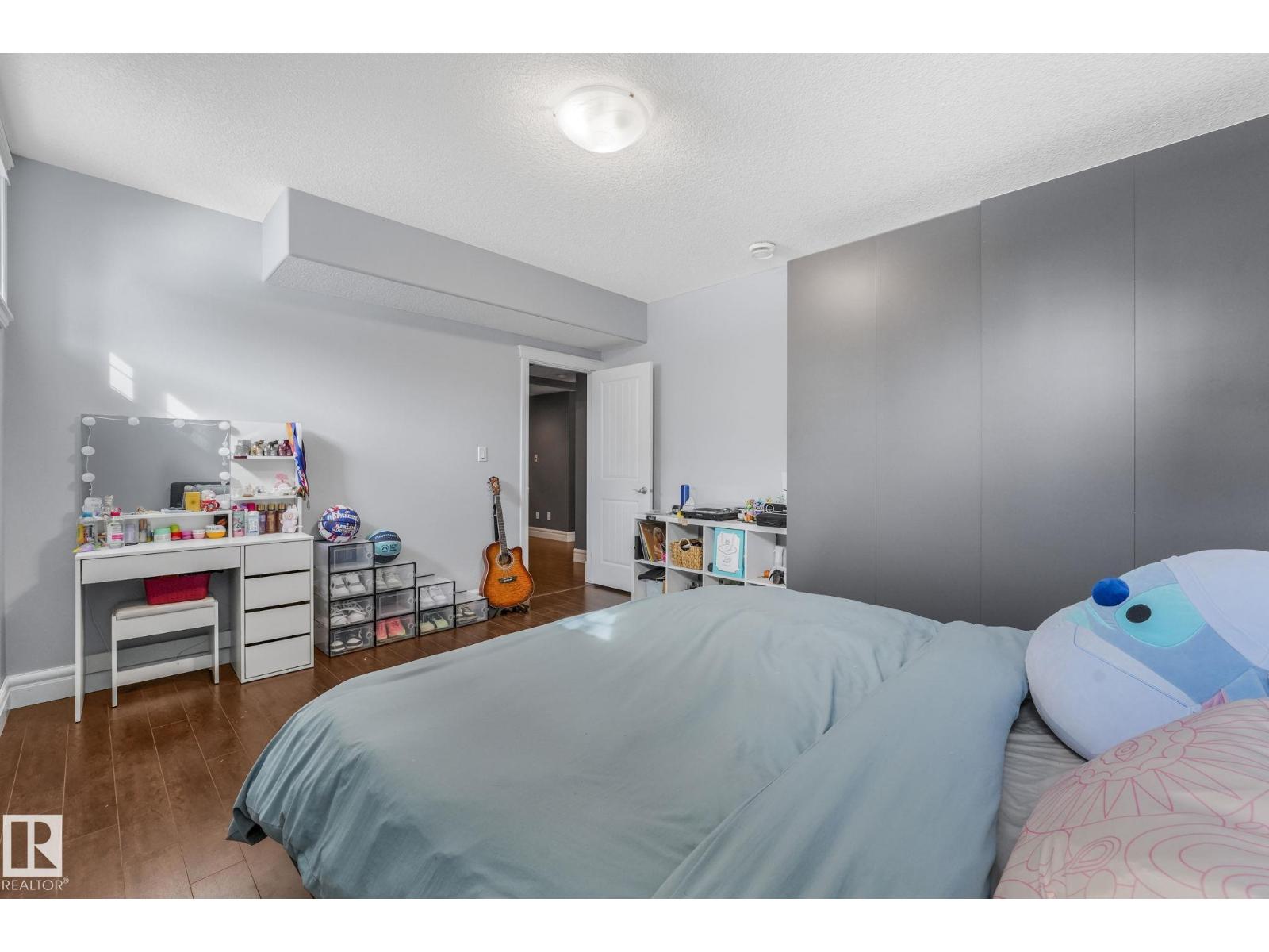 1360 CUNNINGHAM DR SW, Edmonton