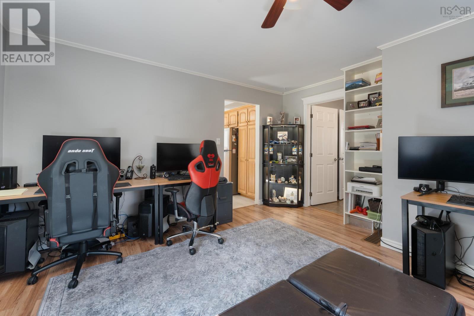 Property 16 of 49 of 1082 Meadowvale Road