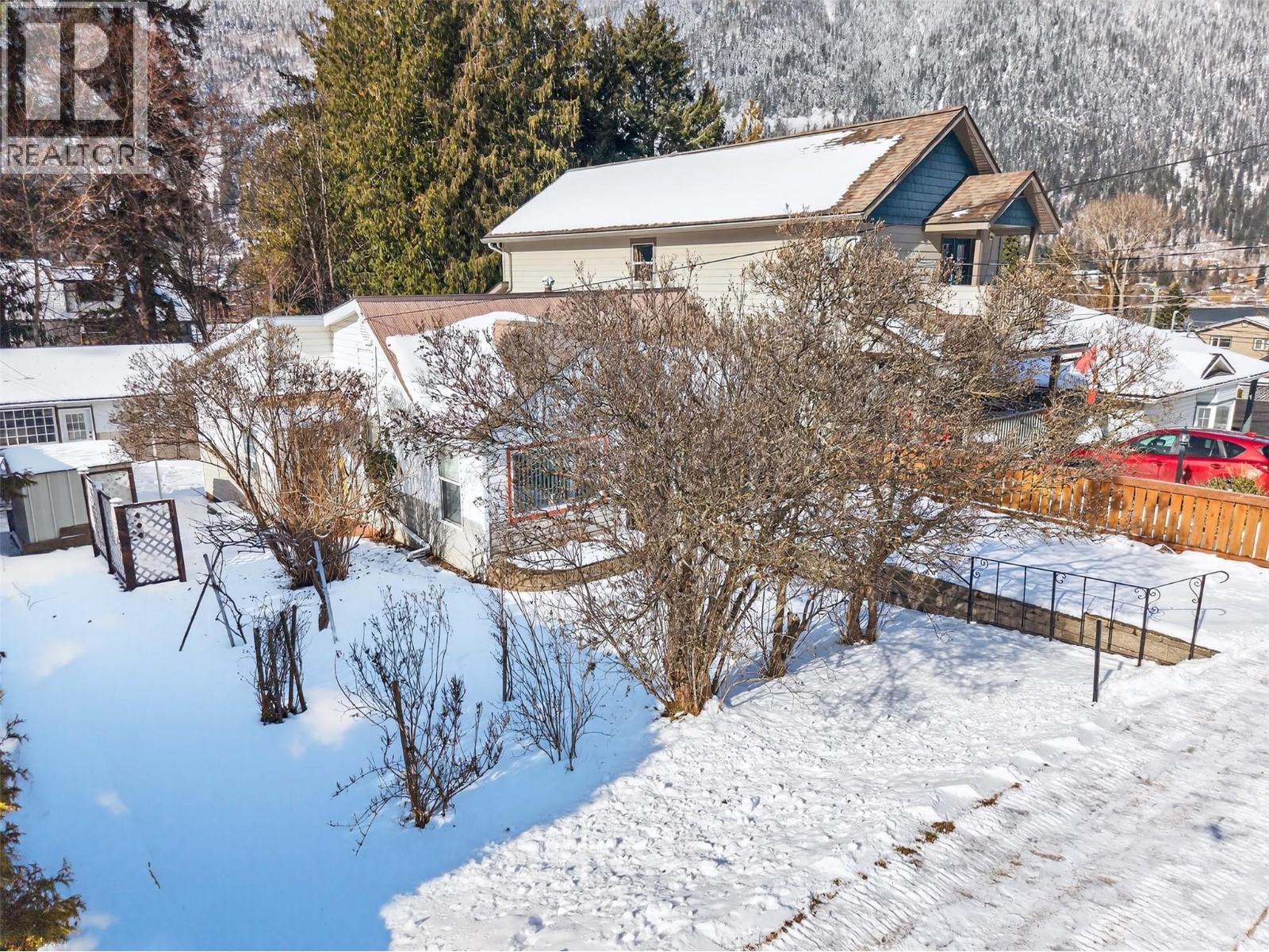 913 SIXTH STREET - 33