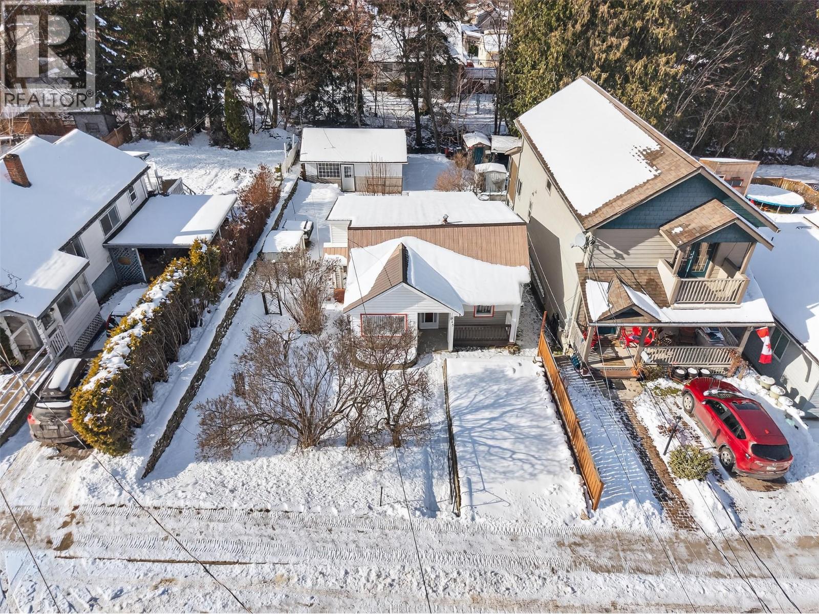 913 SIXTH STREET - 32