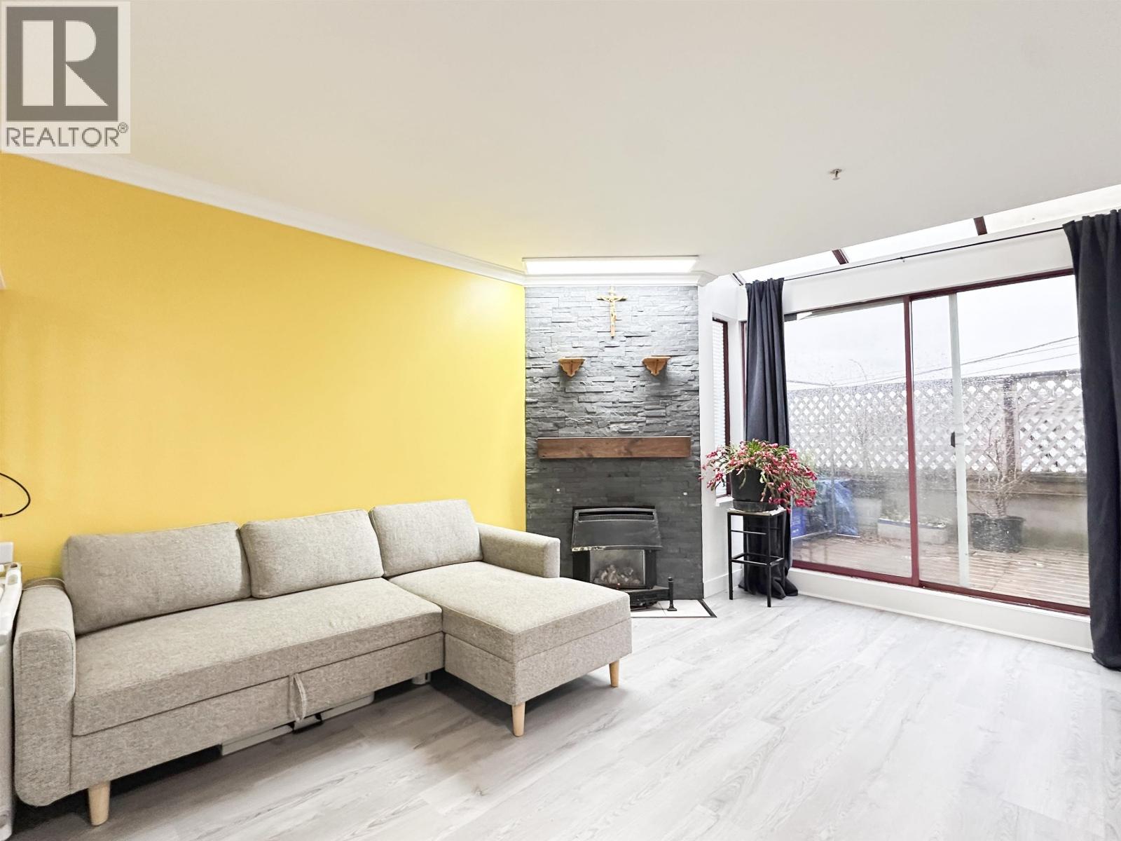 211 22356 MCINTOSH AVENUE, Maple Ridge