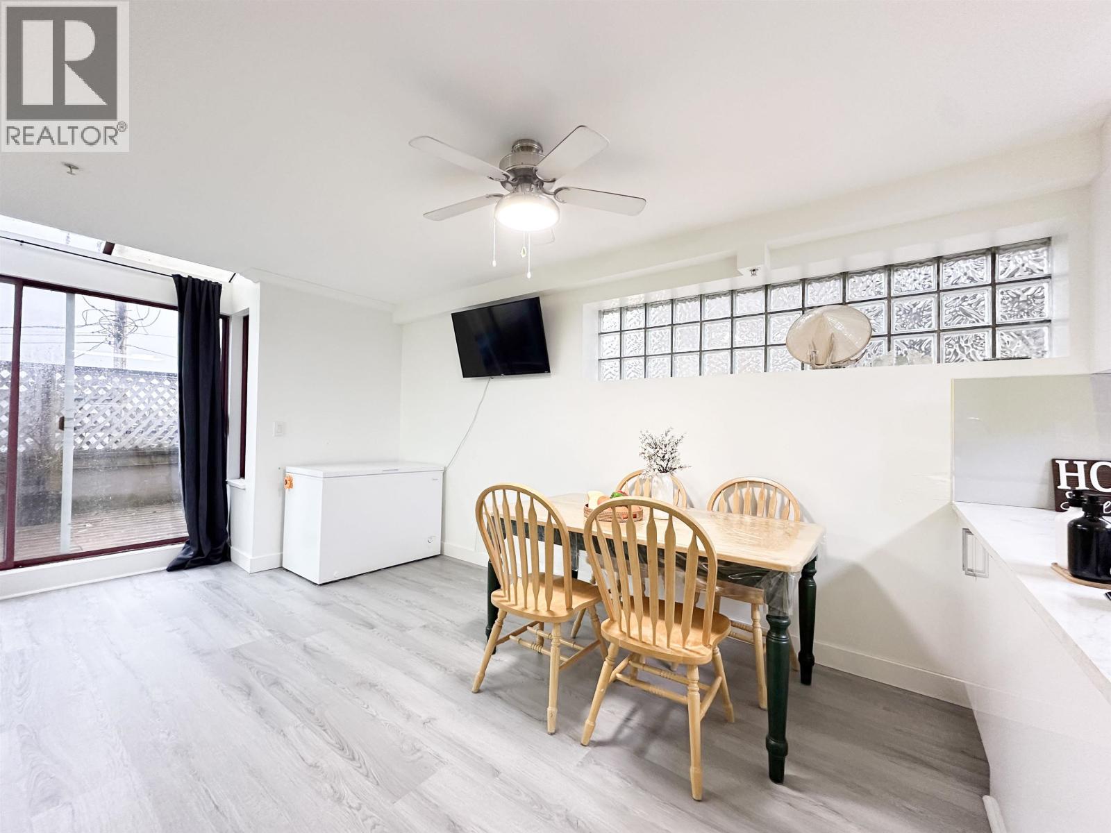 211 22356 MCINTOSH AVENUE, Maple Ridge