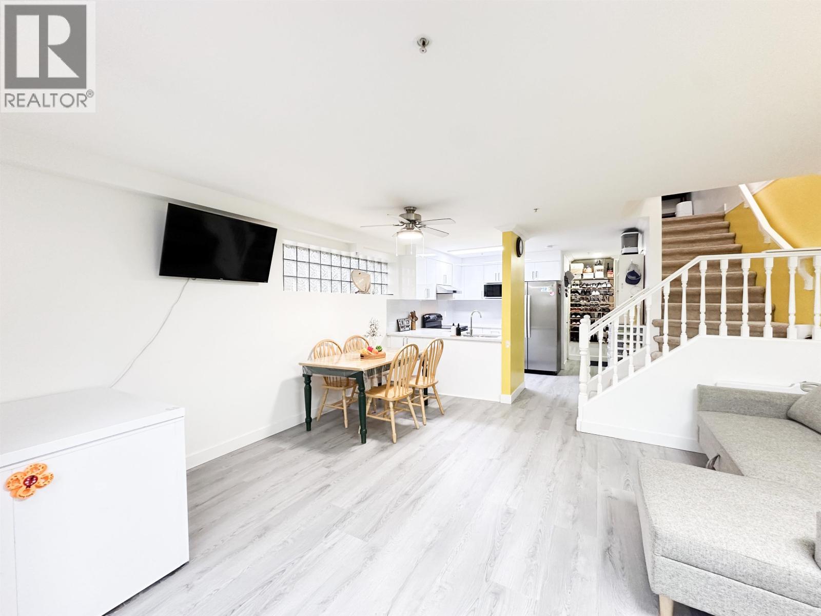 211 22356 MCINTOSH AVENUE, Maple Ridge