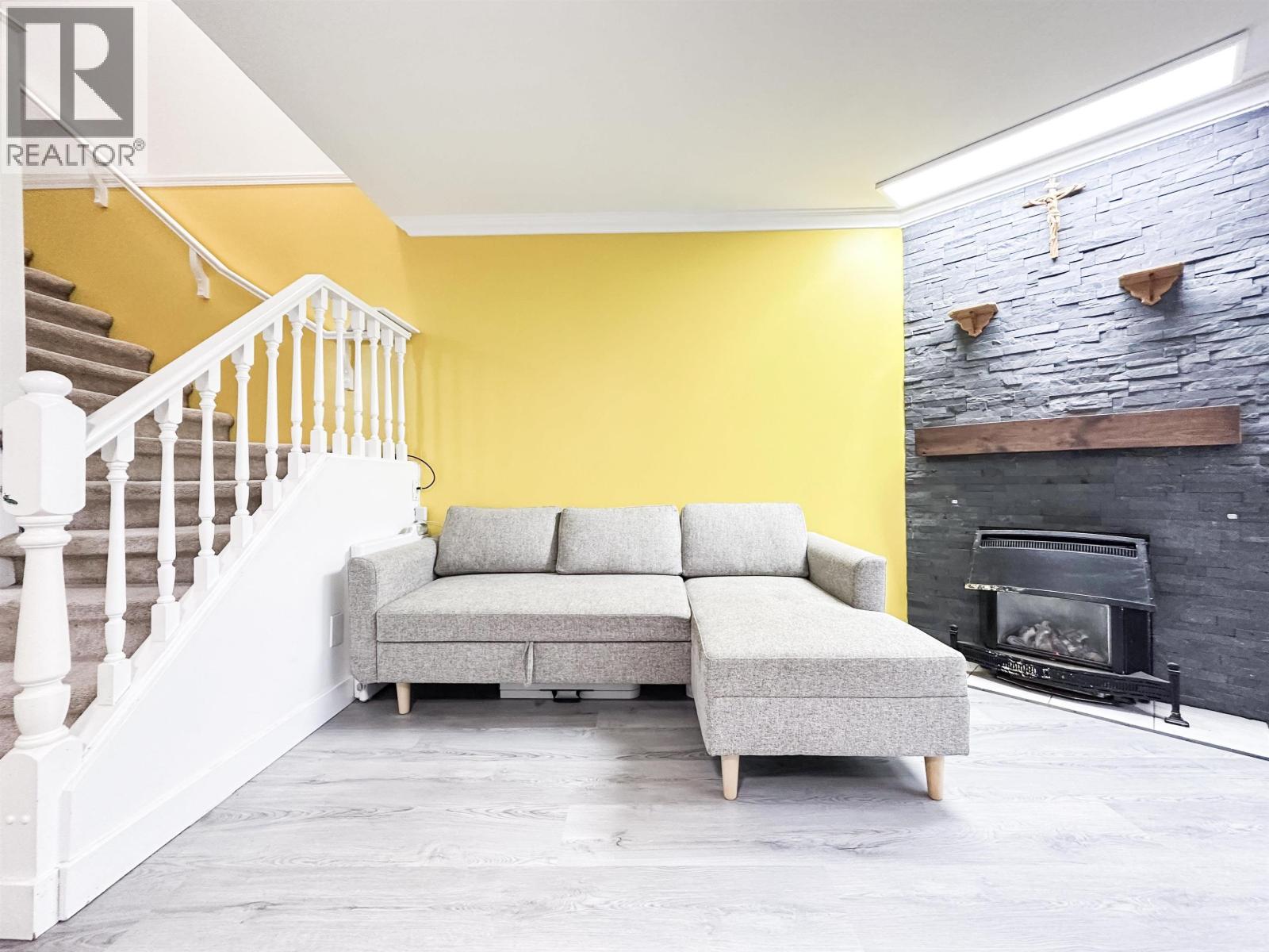 211 22356 MCINTOSH AVENUE, Maple Ridge