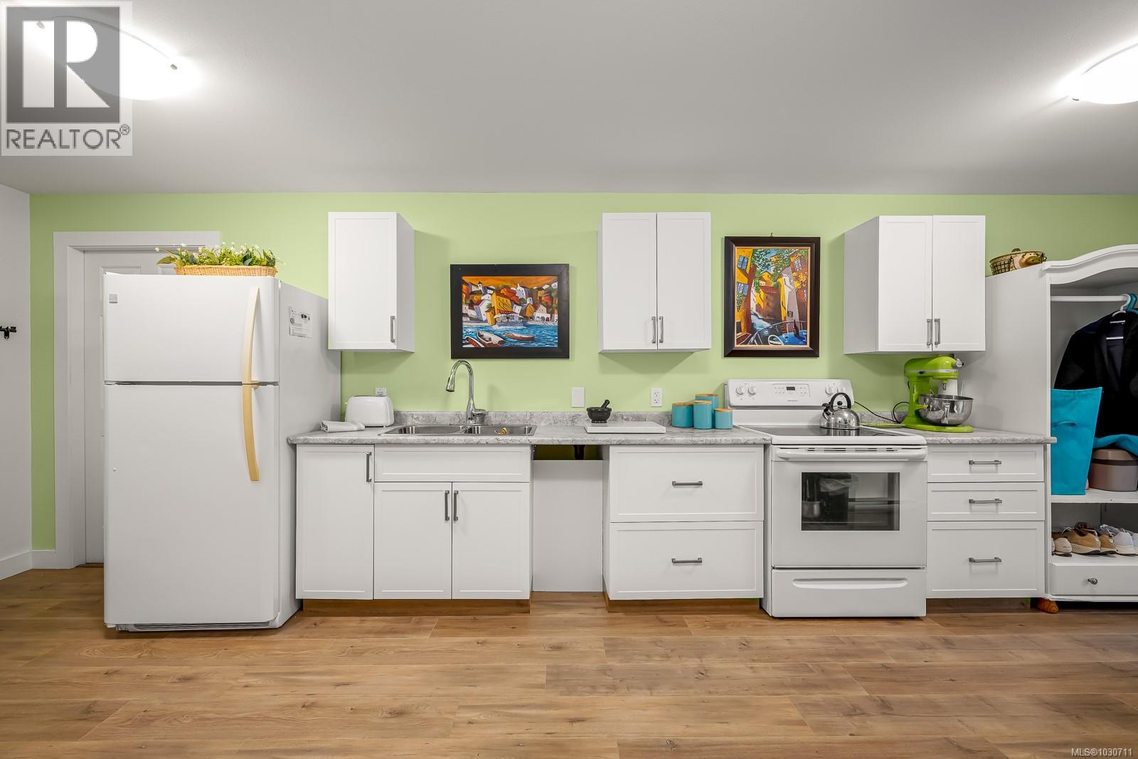 #402 2727 1ST ST - 18