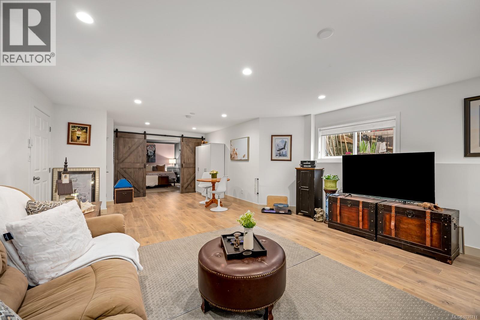 #402 2727 1ST ST - 20