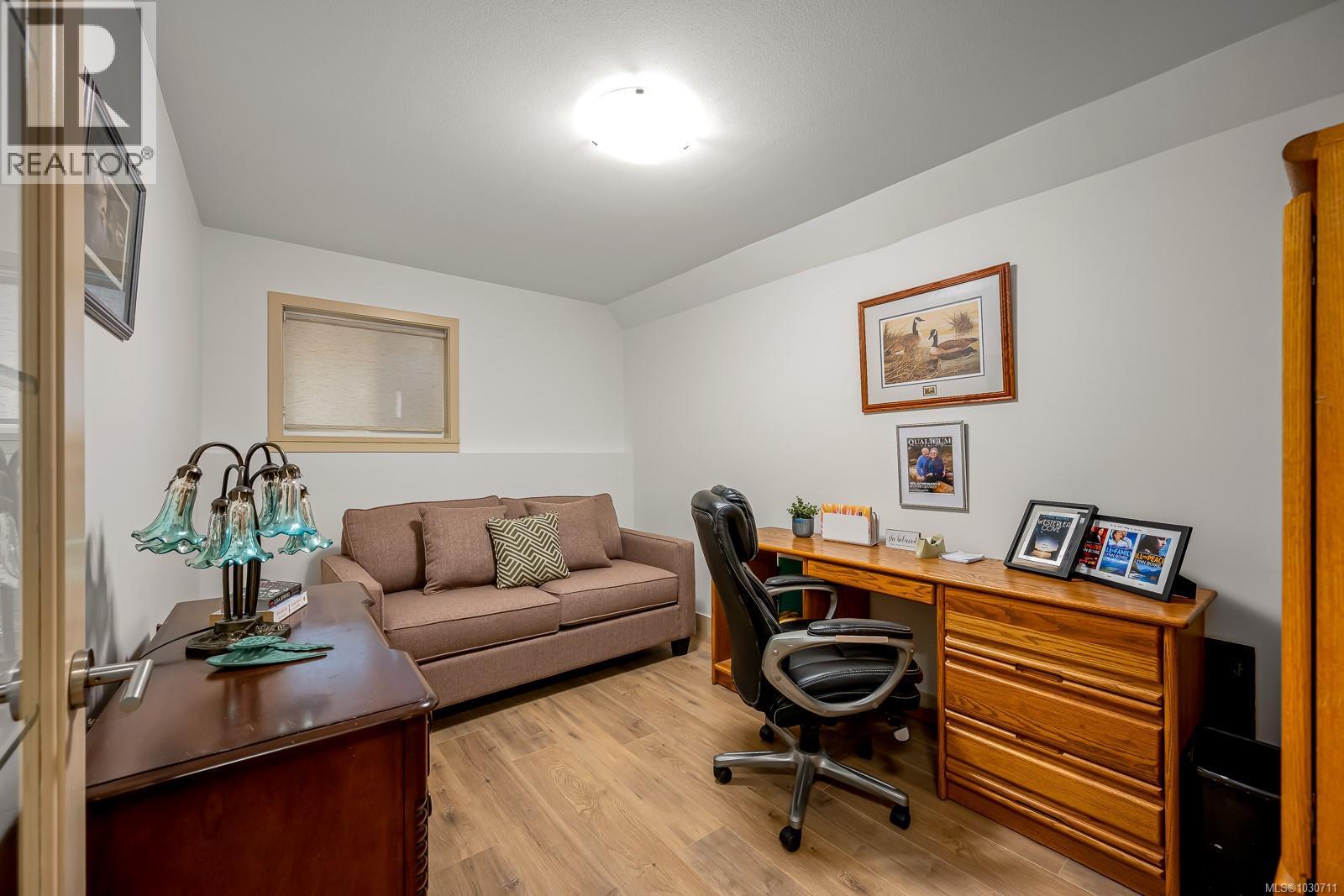 #402 2727 1ST ST - 23