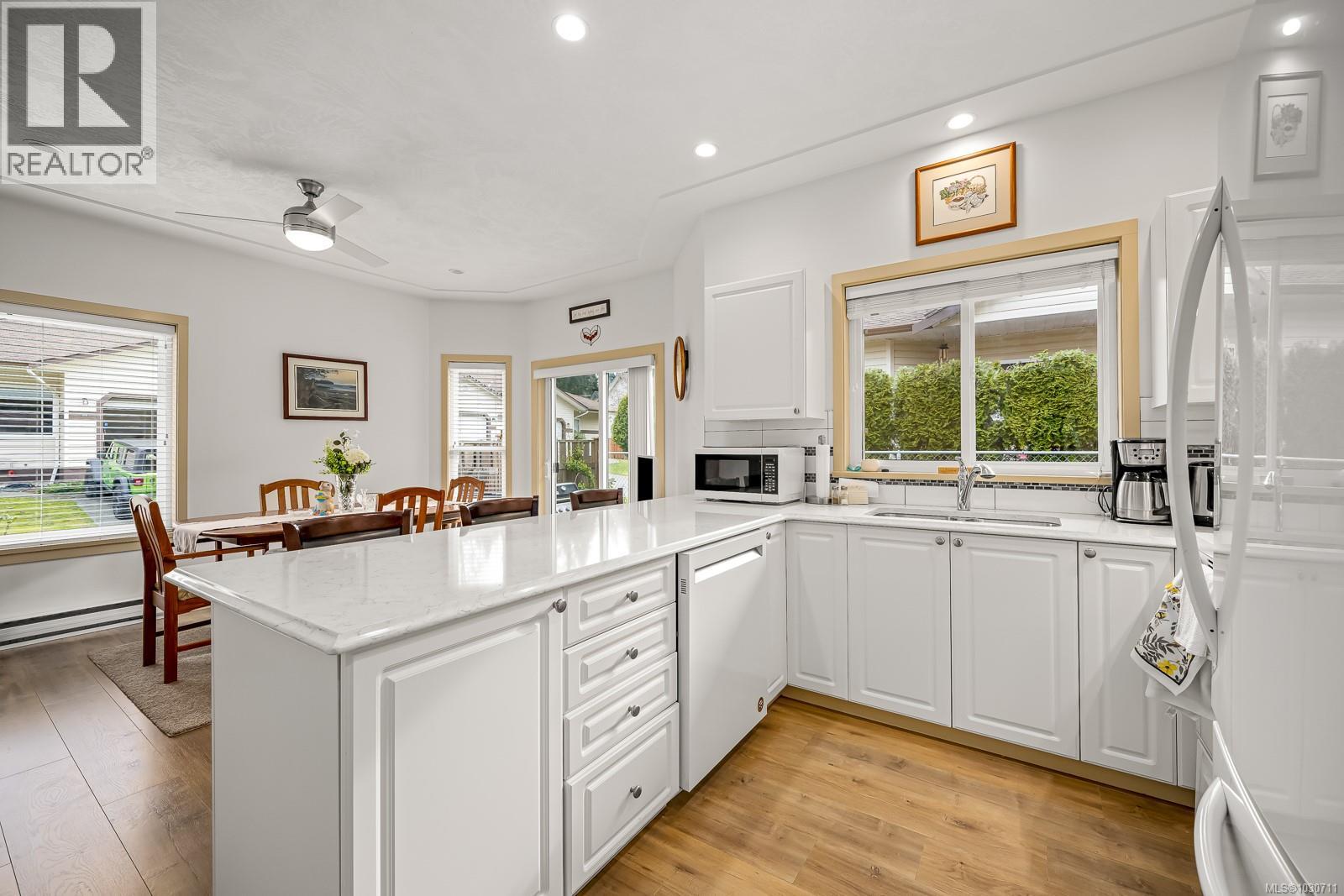 #402 2727 1ST ST - 4