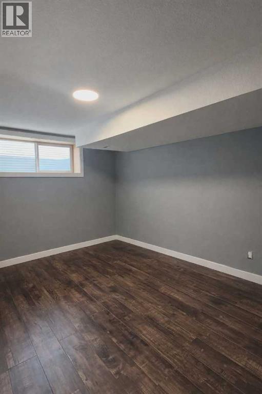 Single Family House for Sale in  New Brighton Drive SE New Brighton Calgary 