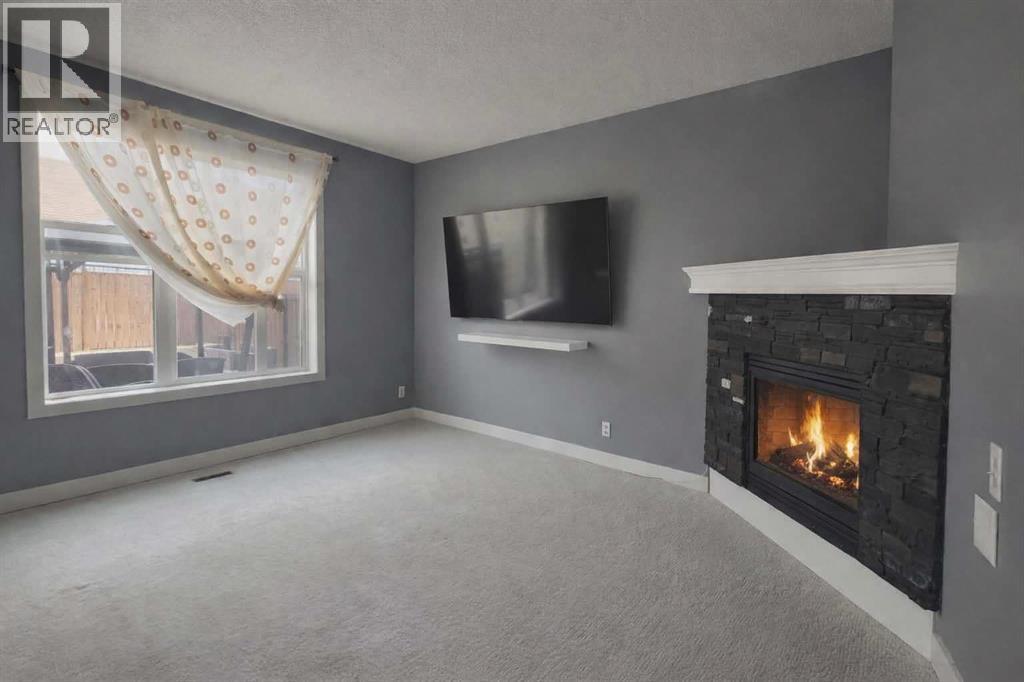 Single Family House for Sale in  New Brighton Drive SE New Brighton Calgary 