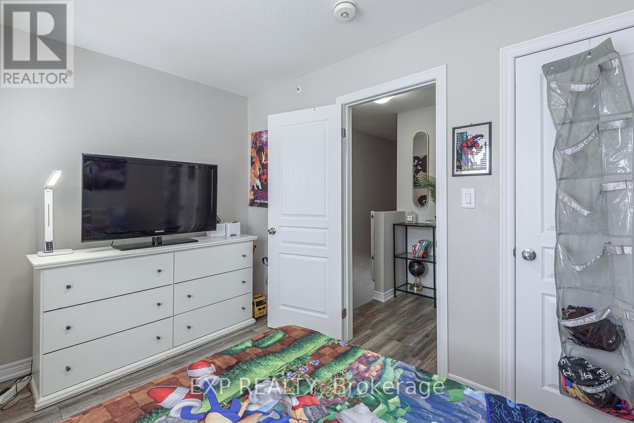 #7 60 CANTERBURY DRIVE - 22