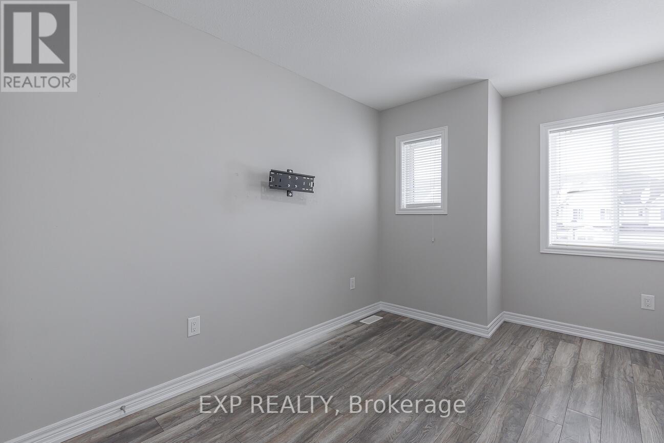 #7 60 CANTERBURY DRIVE - 24