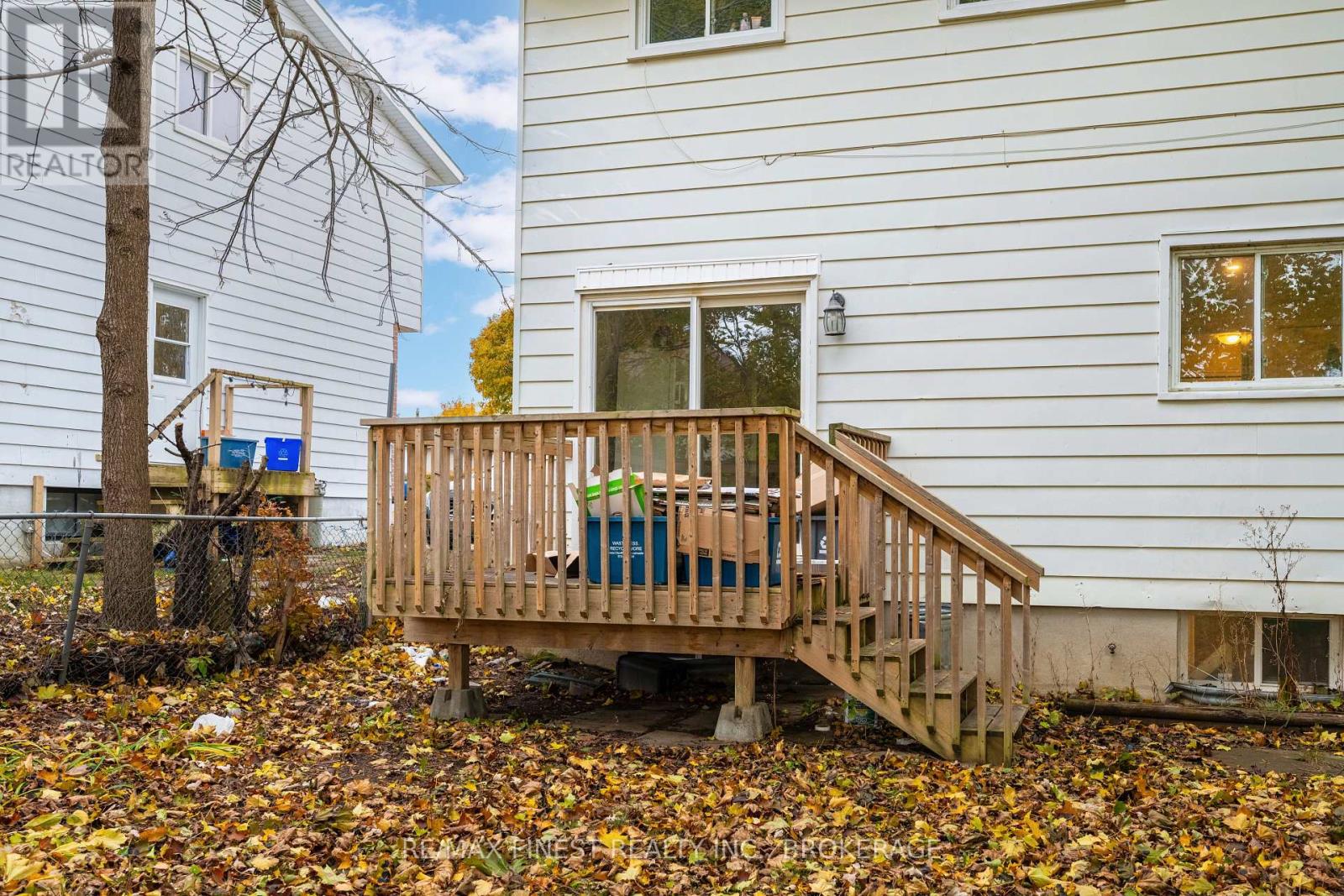 136 CALDERWOOD DRIVE — photo 31
