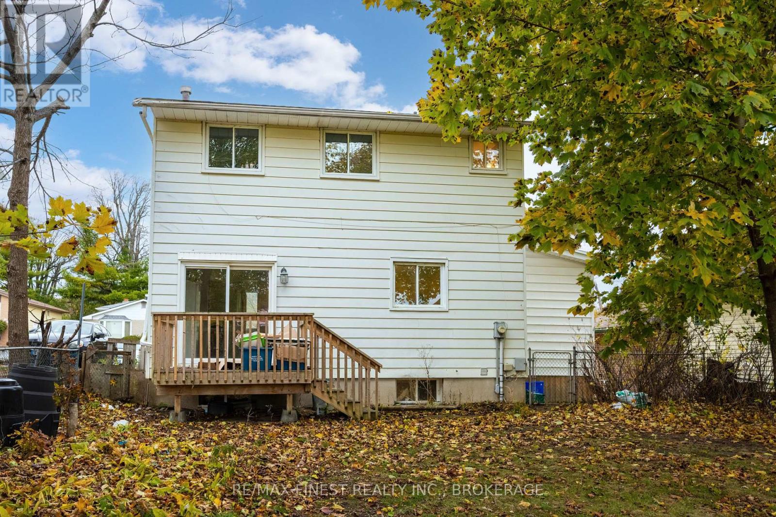 136 CALDERWOOD DRIVE — photo 32