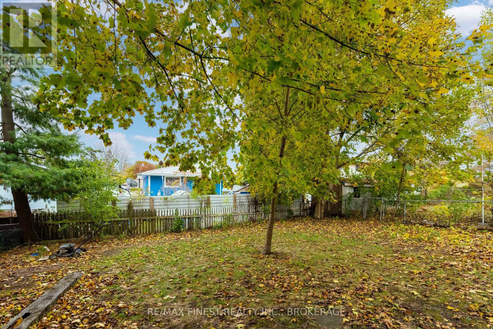 136 CALDERWOOD DRIVE — photo 33