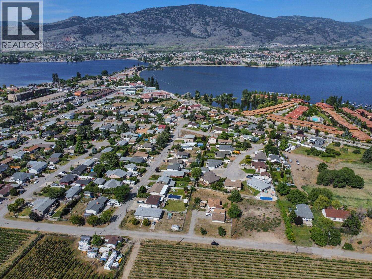 7010/7012 TAMARACK Drive, Osoyoos