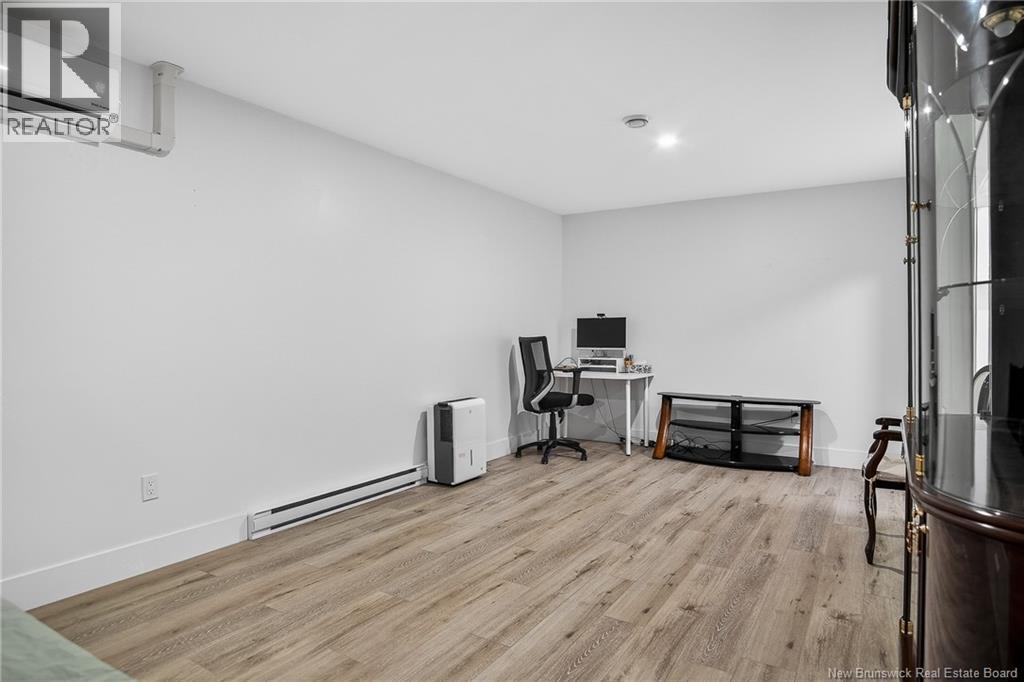 8 BLENHEIM DRIVE - 31