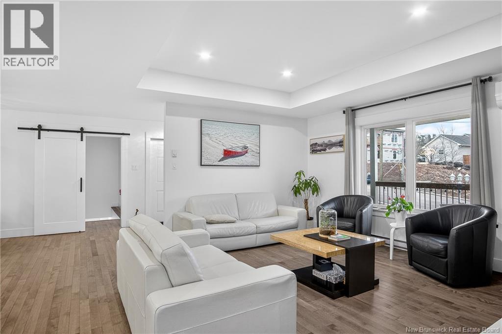 8 BLENHEIM DRIVE - 6