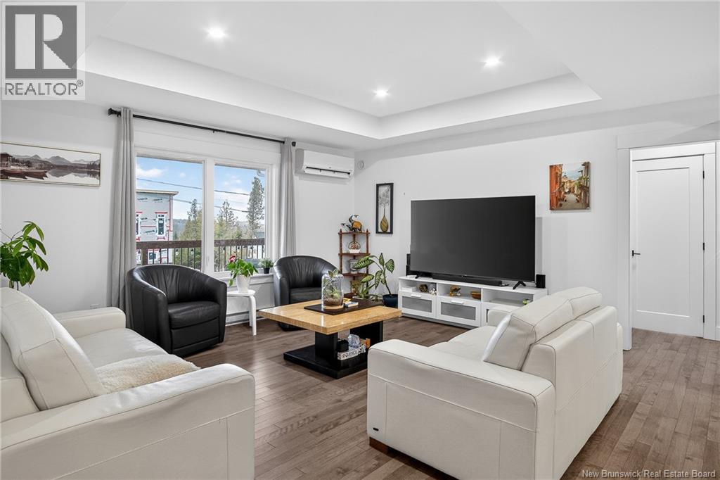 8 BLENHEIM DRIVE - 5