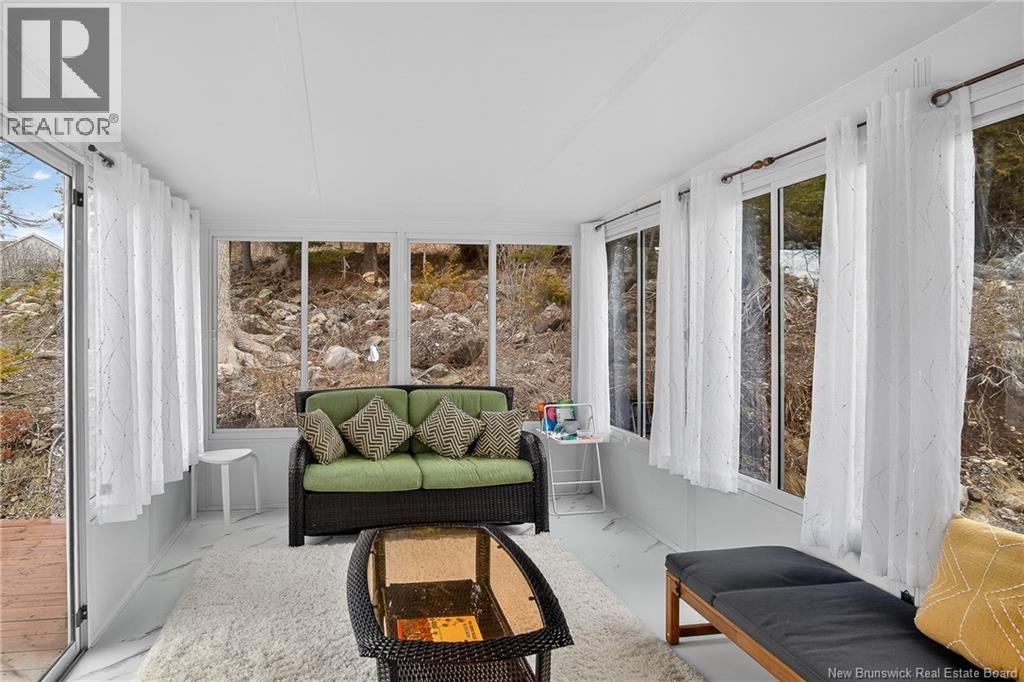 8 BLENHEIM DRIVE - 16