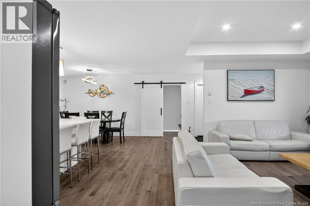 8 BLENHEIM DRIVE - 8