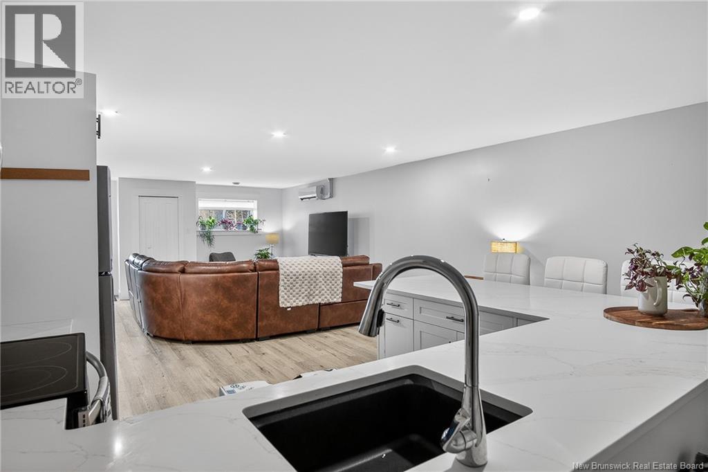 8 BLENHEIM DRIVE - 42