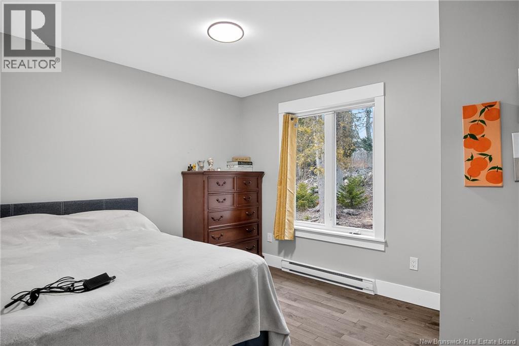 8 BLENHEIM DRIVE - 26