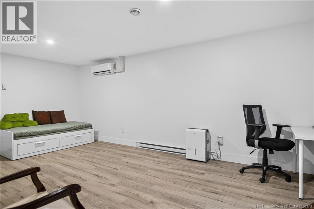 8 BLENHEIM DRIVE - 30