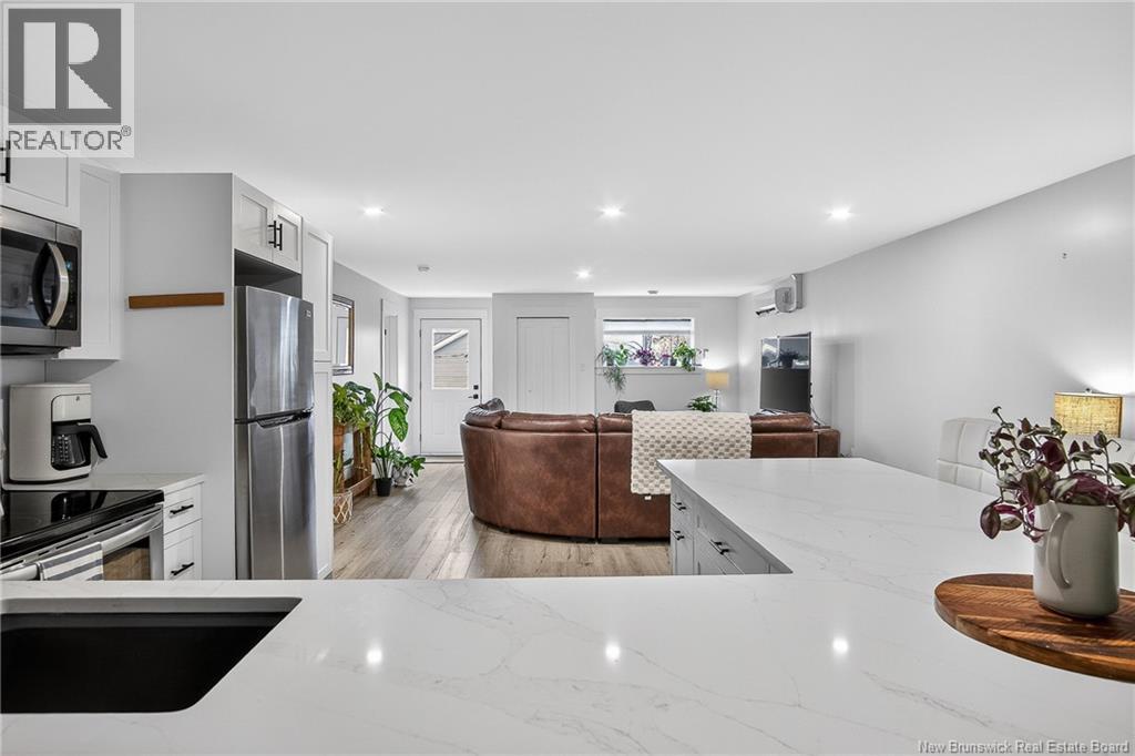 8 BLENHEIM DRIVE - 41