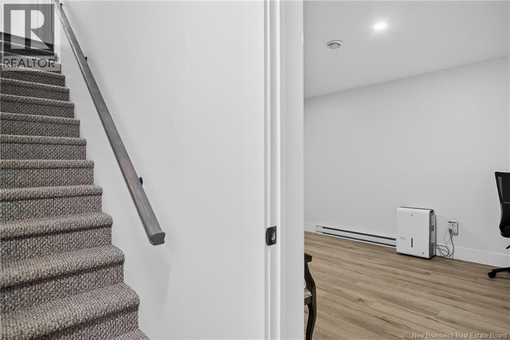 8 BLENHEIM DRIVE - 29