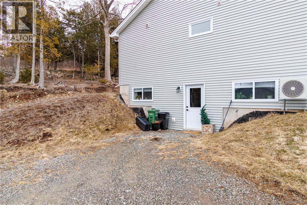 8 BLENHEIM DRIVE - 48