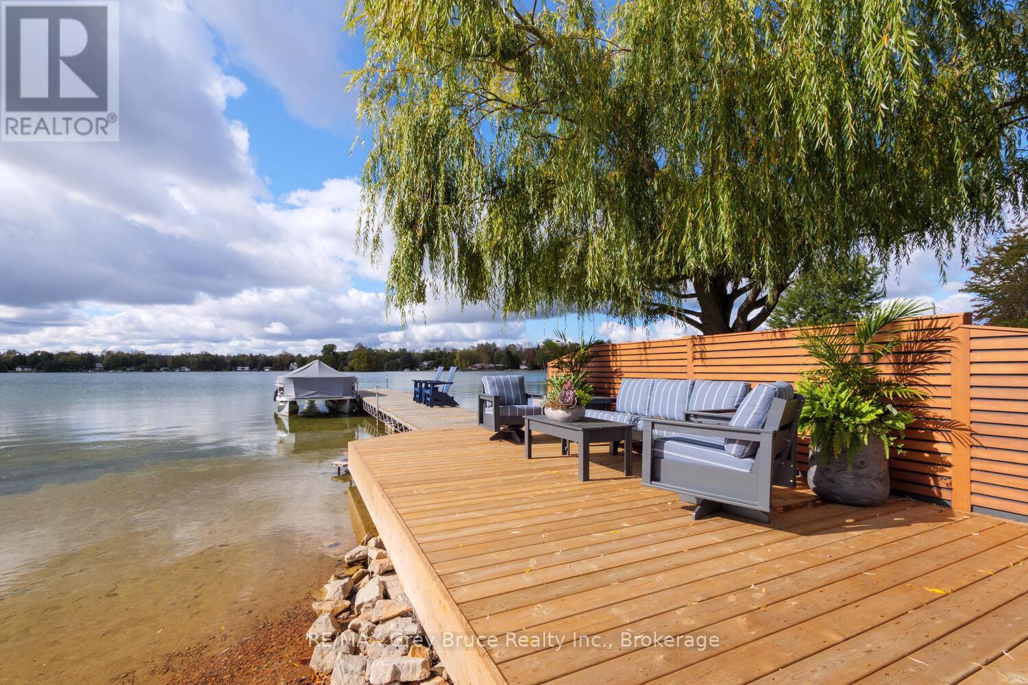 166 COUNTRY SIDE DRIVE - 43