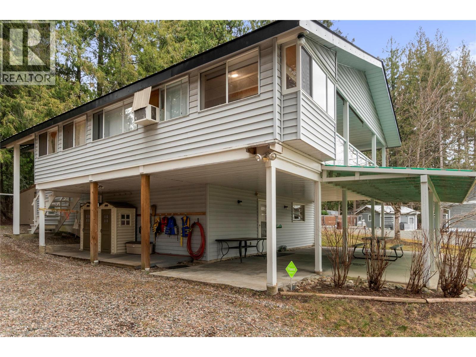 6807 Squilax - Anglemont Road - 57