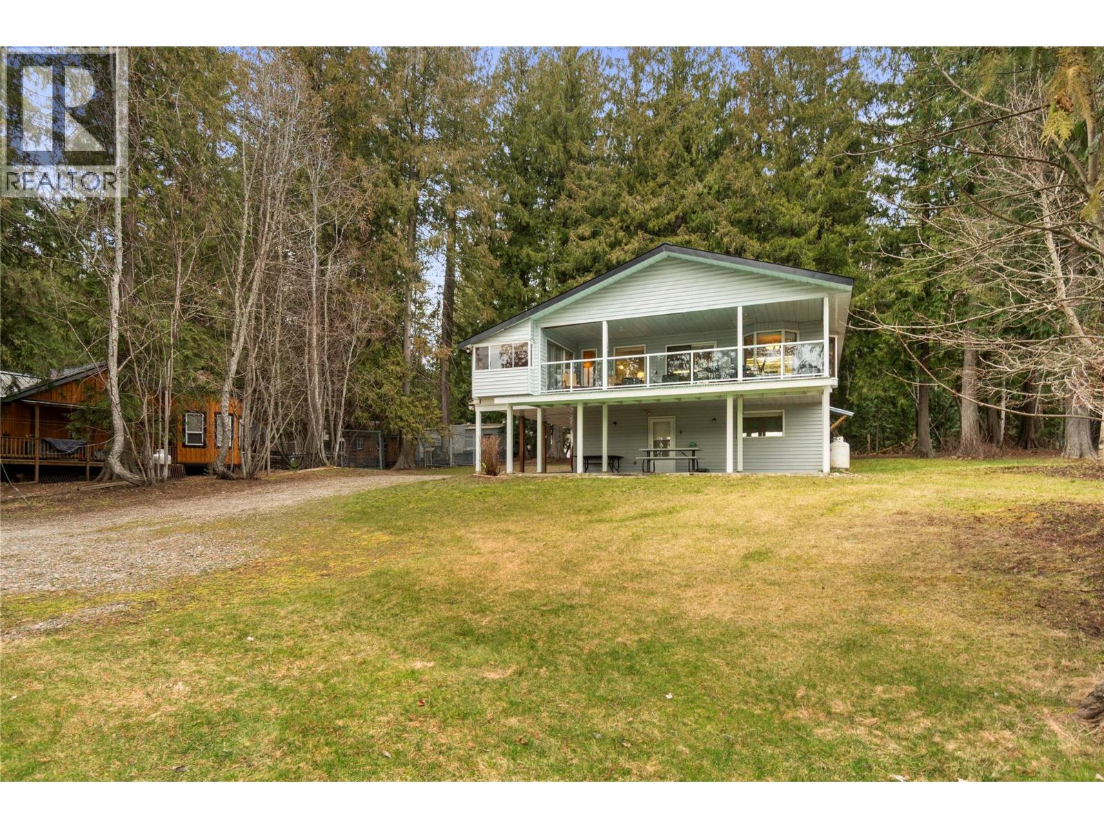 6807 Squilax - Anglemont Road - 54