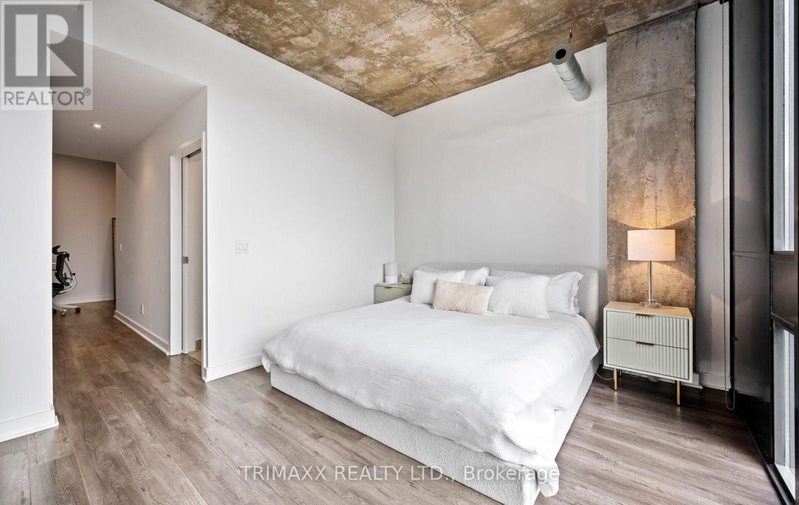 #403 60 BATHURST STREET - 19