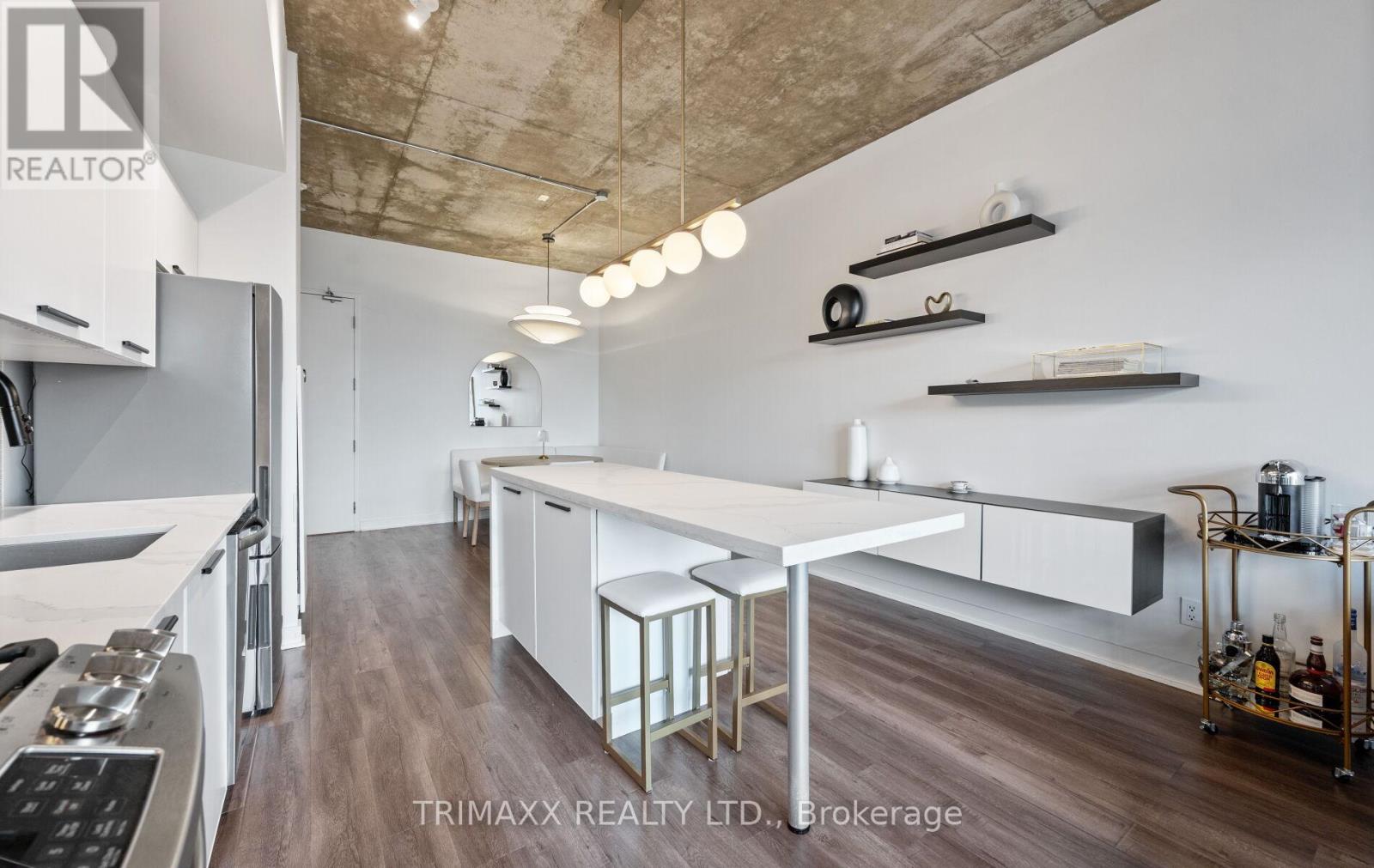 #403 60 BATHURST STREET - 10