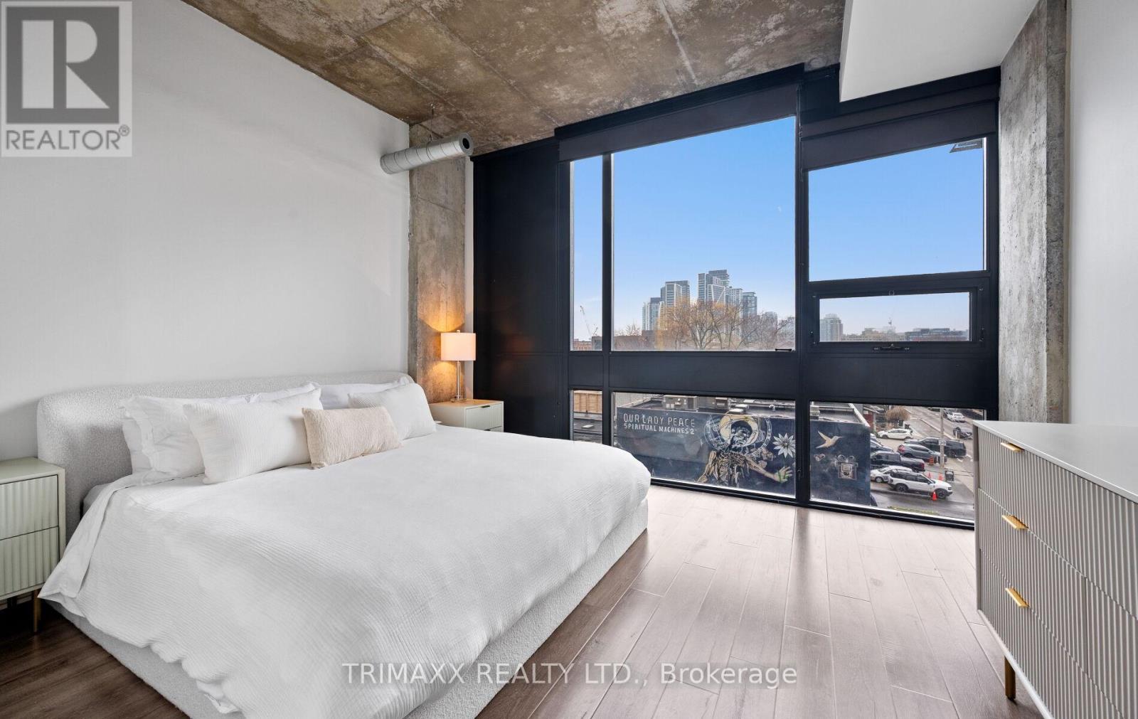 #403 60 BATHURST STREET - 18